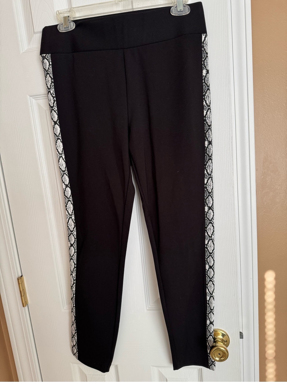 d. jeans Black Leggings with White Snake-Print Side Panels